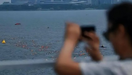 上海泳渡赛女选手隐私照被直播，赛事承办方发布致歉与整改声明
