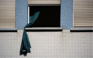 14岁少年为父庆生饮酒后，情绪激动爬上窗台跳下身亡 父母起诉房屋出租人索赔68万被驳回