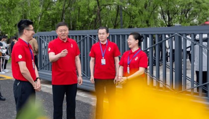 黑龙江同江市委书记送考被喊学霸，鼓励考生考得比哈工大更好