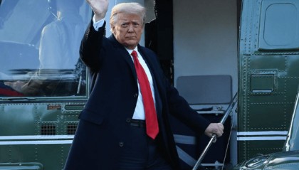 订单清零！特朗普是真没办法了，中方这次不买了，美国人很绝望：中国不买只能搅碎