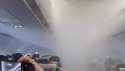 航班客舱内为何突然“大雾弥漫”？资深机长解读