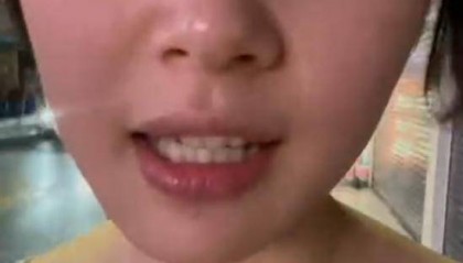 “失联”的19岁少女露面，自称曾遭侵害，父亲否认