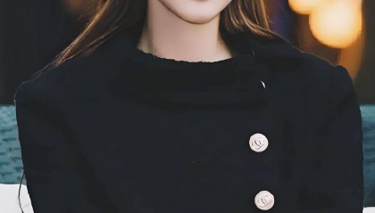 男演员冯绍峰被曝新恋情，女方周麟嘉比他小19岁，外形神似赵丽颖