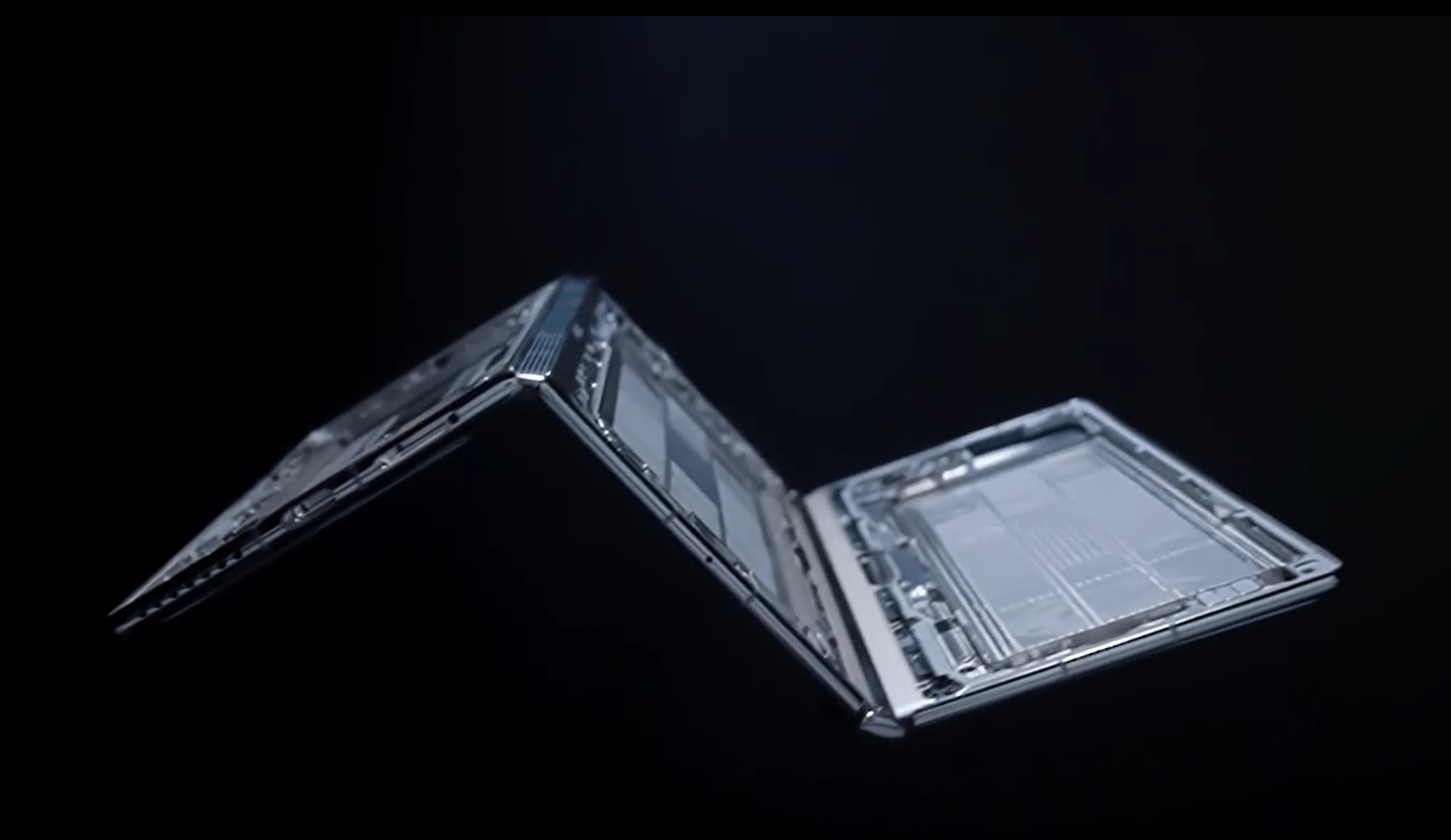 华为三折叠产线首次曝光 何刚称五年投入打造“唯一”