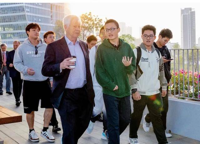 这所新大学,一周只上四天课