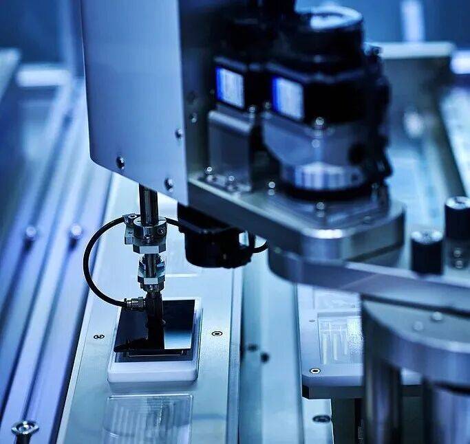 假装挤爆牙膏的苹果,我一点也不想买