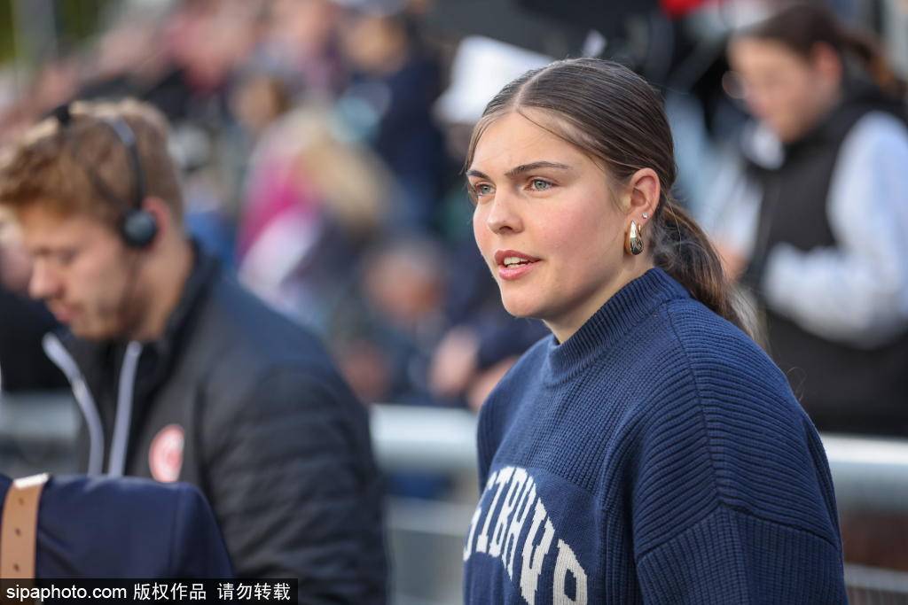 VAR争议解析:皇马直红误判背后的战术思考与裁判逻辑