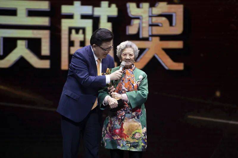 痛悼!著名表演艺术家去世!《孽债》《情深深雨濛濛》《蜗居》……留下无数经典作品