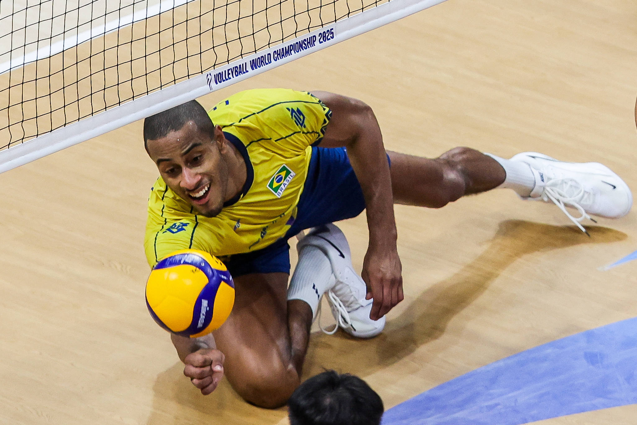 （体育）排球——男排世锦赛：中国队不敌巴西队