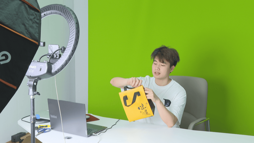 温州老板卖几毛钱小东西，从4人团队干到年销过亿