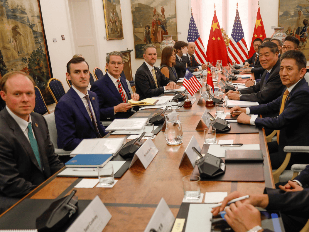 美财长贝森特说，中国在谈判期间调查英伟达，事情做的不地道