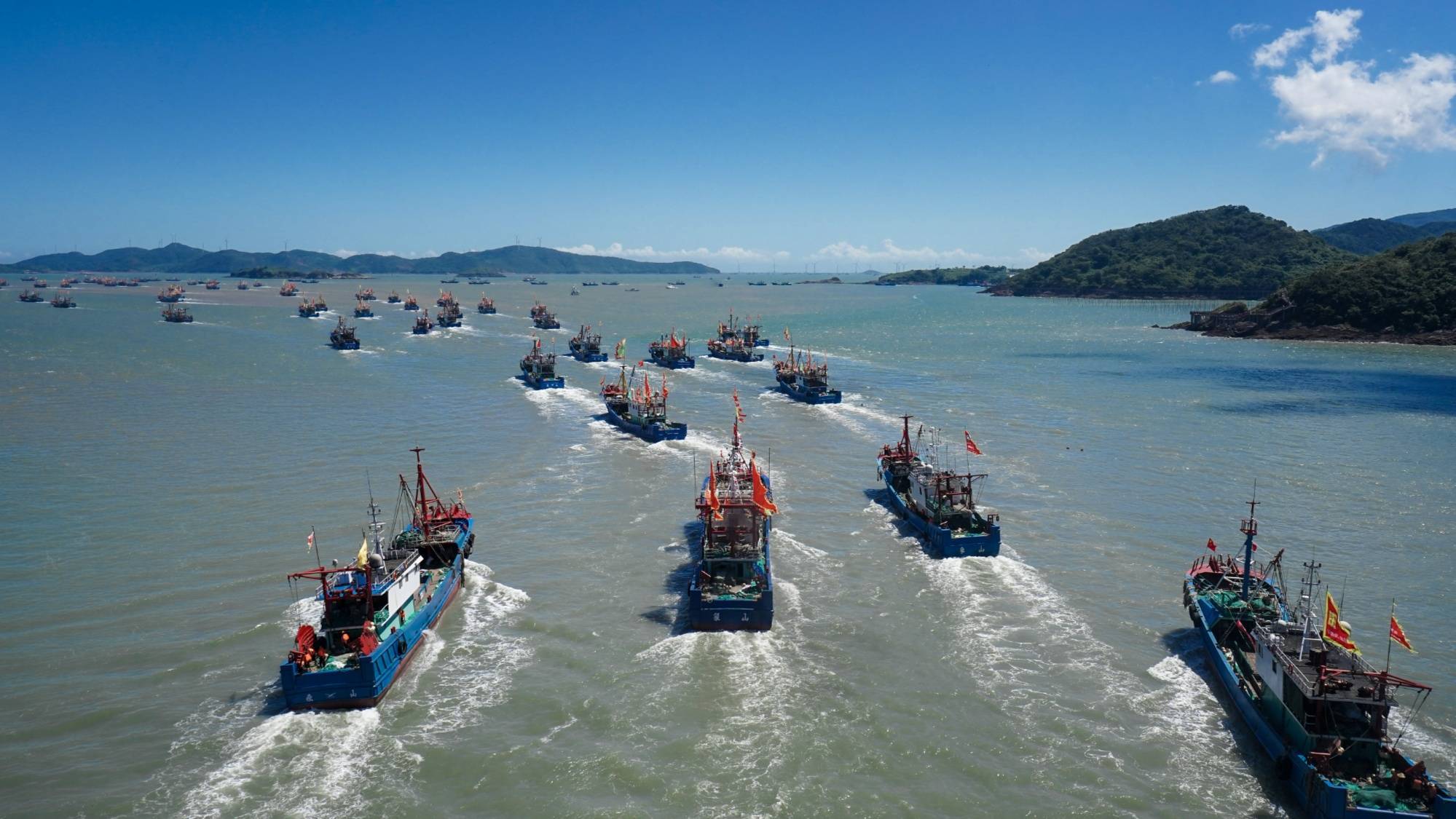 浙江宁波：东海开渔 千帆竞发