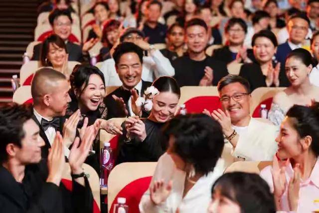 白玉兰奖上最耀眼的4位明星,个个拿奖,实至名归,皆被观众喜爱