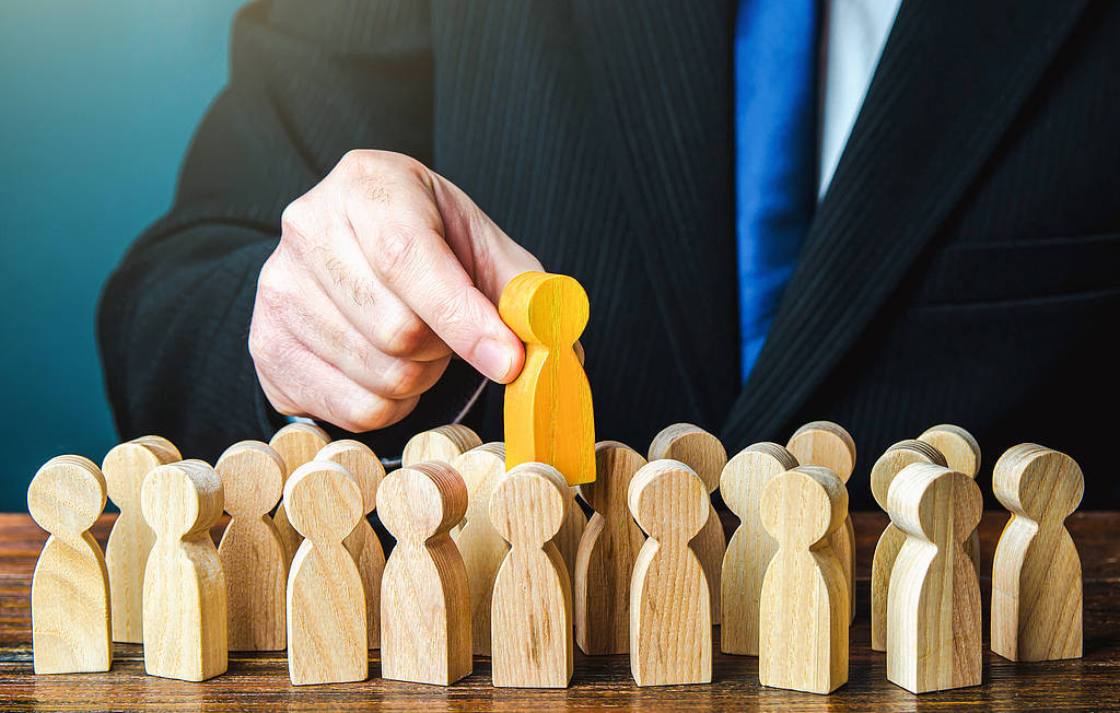 红塔证券公开招聘4名高管,券业市场化“海选”揽才再提速,凸显年轻、专业趋势