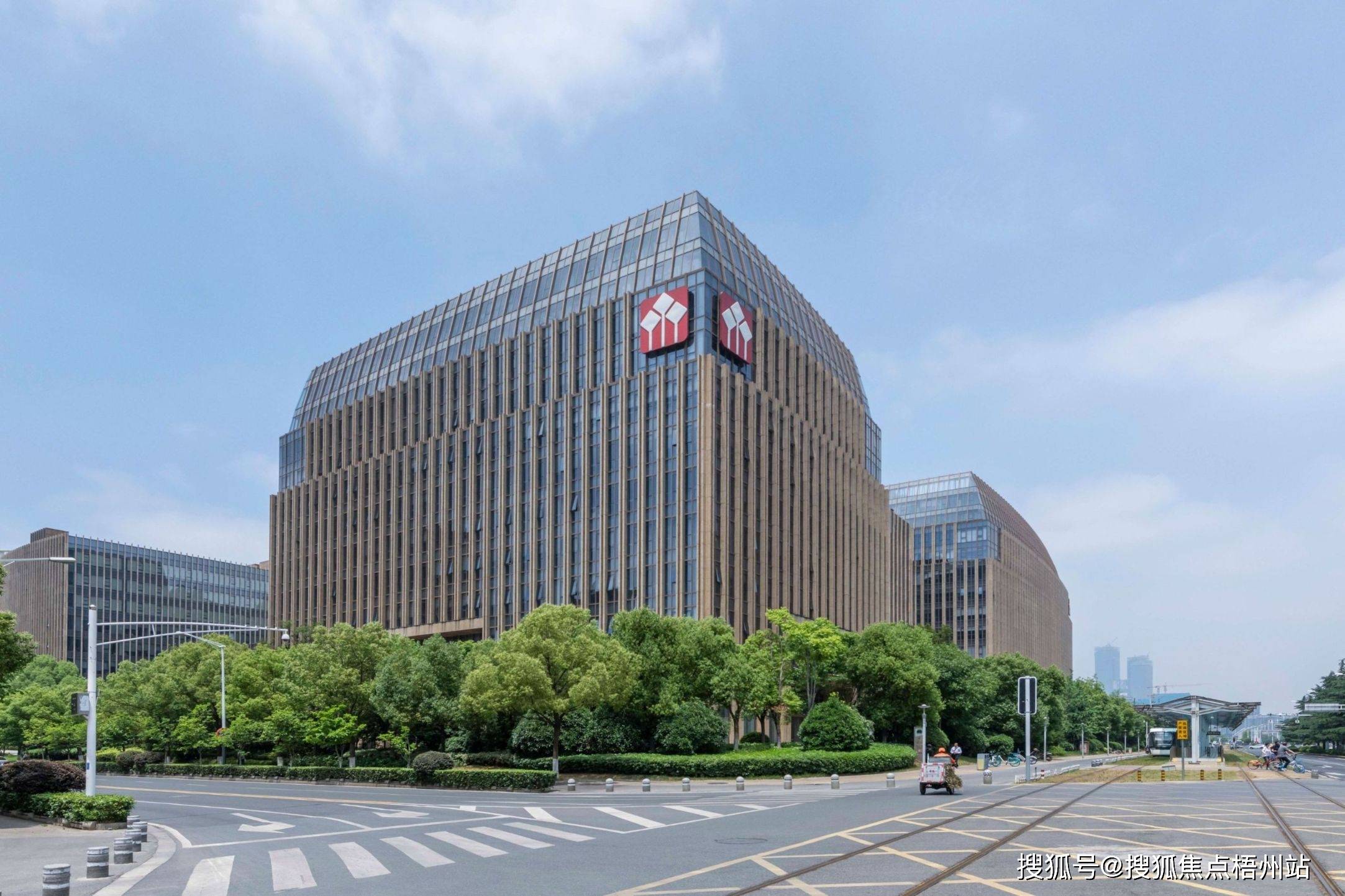 南京华泰证券广场写字楼：适合哪些类型企业，物业服务怎么样？