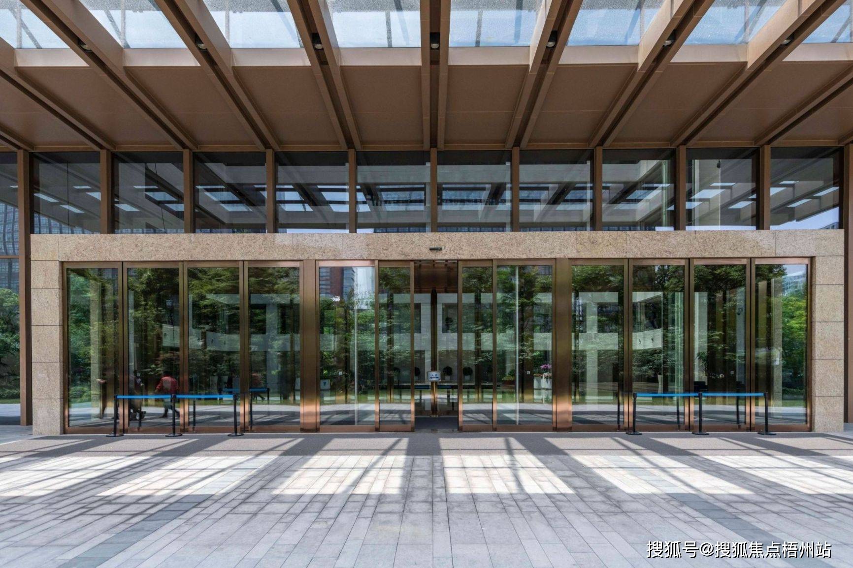 南京华泰证券广场写字楼：适合哪些类型企业，物业服务怎么样？