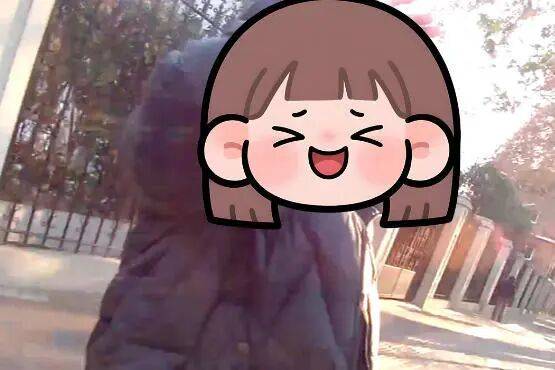 女子因多年前论文答辩未通过独自在路边哭泣,民警一席话解开心结