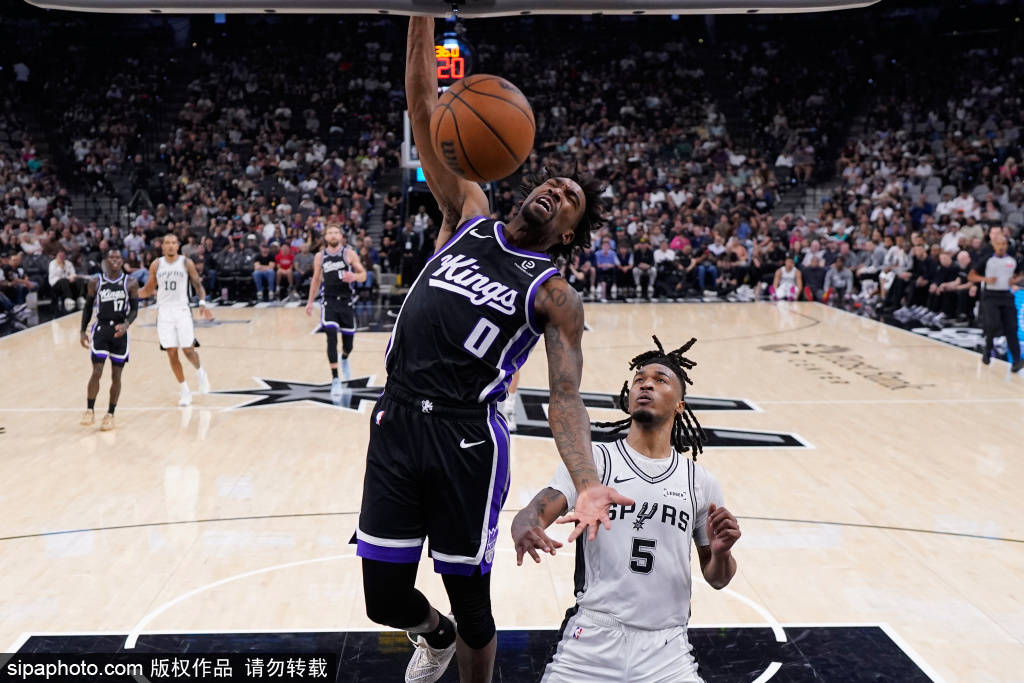 福克斯身穿卢克·科尔内特T恤引热议，球迷热盼官方周边上线